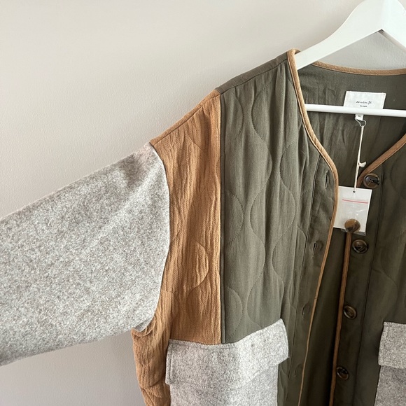 NWT- The Amente quilted coat size m/l - Picture 11 of 12